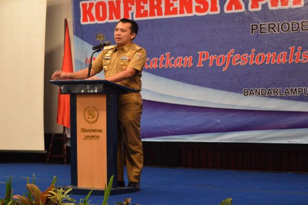 gubernur media menunjang pertumbuhan ekonomi lung antara news lung gubernur media menunjang pertumbuhan ekonomi lung antara news lung