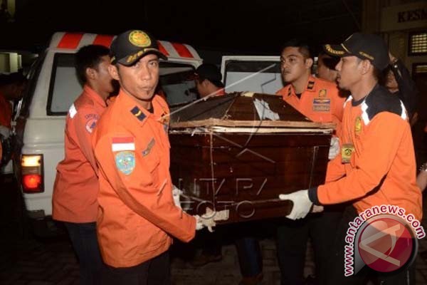 Gubernur Sulbar Puji Nelayan Temukan Korban Air Asia 