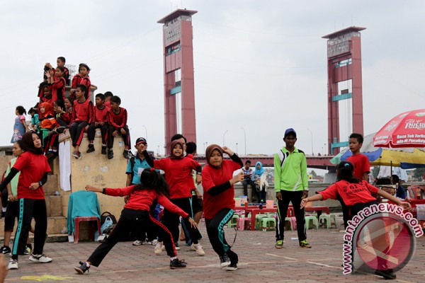 Festival permainan anak tradisional - ANTARA News Sumatera Selatan Festival permainan anak tradisional - ANTARA News Sumatera Selatan