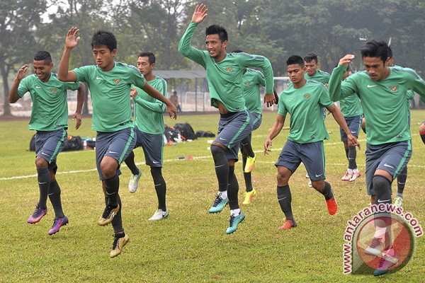 Latihan Timnas Sepak Bola Indonesia  ANTARA News Sumatera 