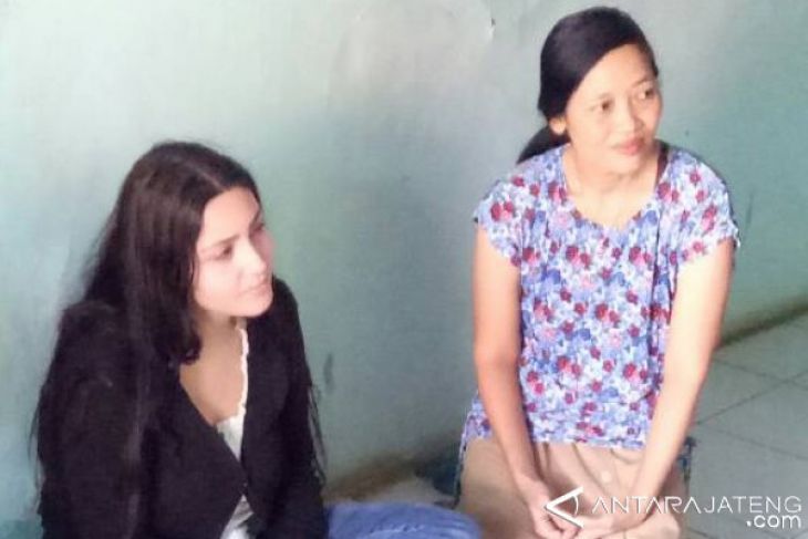 Gadis Italia Ini Rela