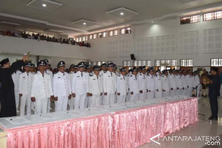 Bupati Kebumen Tekankan Kades Atasi Kemiskinan
