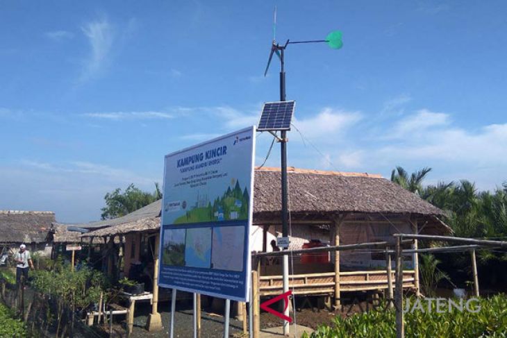 Pertamina Cilacap serahkan bantuan listrik