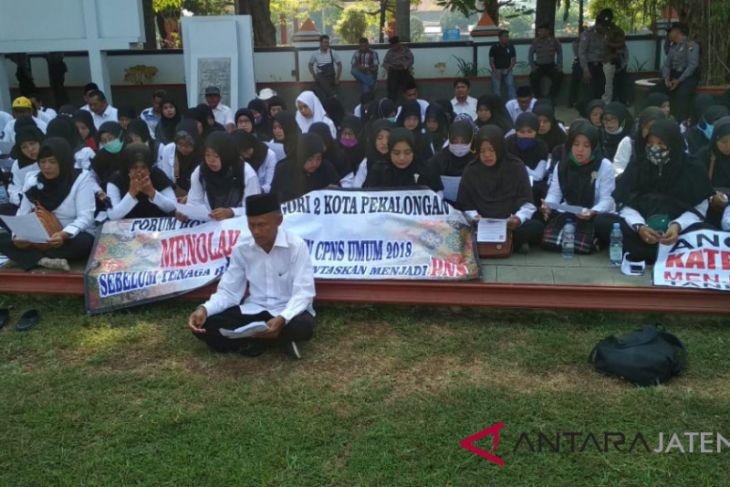 Ratusan pegawai honorer Pekalongan tuntut diangkat jadi PNS