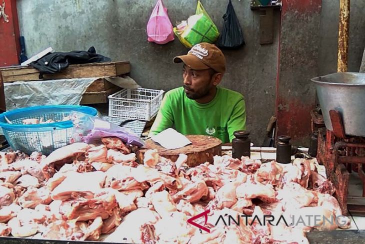 Harga daging ayam ras di Purwokerto bertahan Rp35.000/Kg