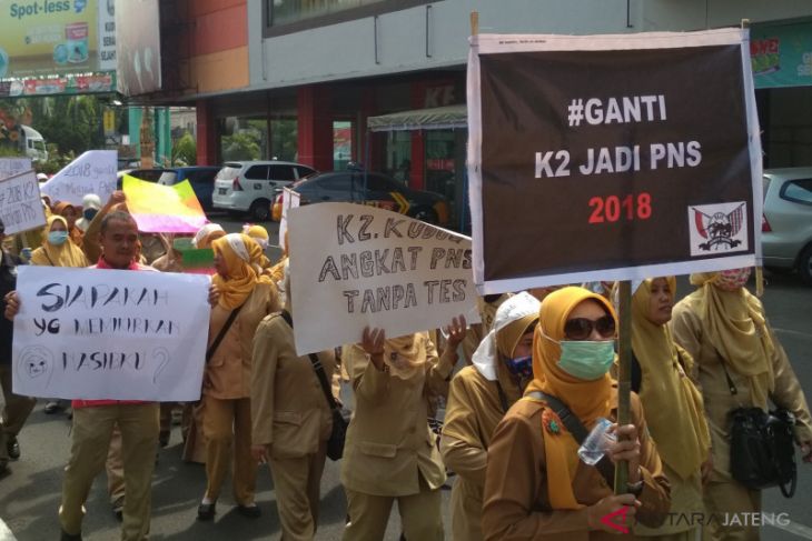 Tenaga honorer desak DPRD Kudus surati presiden