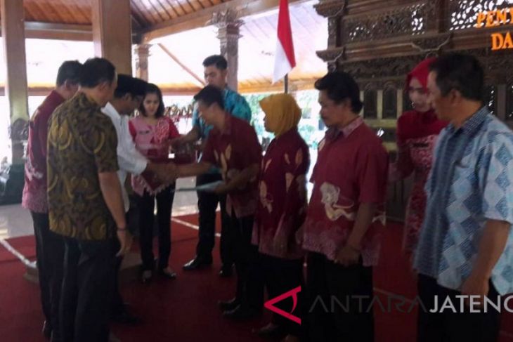 Warga Rejosari Temanggung kini punya status kependudukan jelas