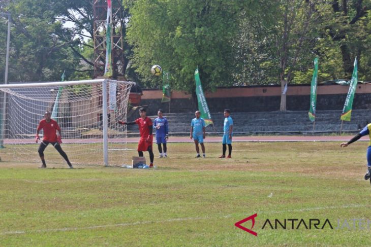 Persis butuh satu poin untuk lolos delapan besar