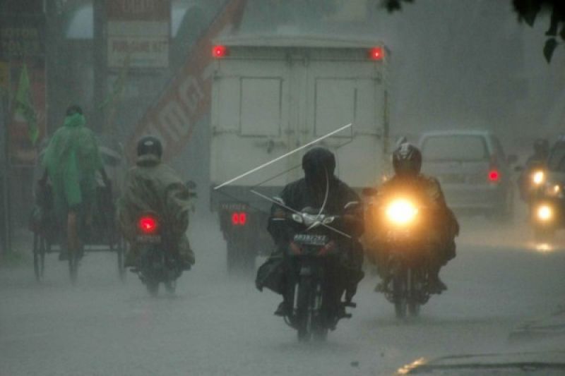 Pesisir/pegunungan Jawa Tengah berpotensi hujan lebat