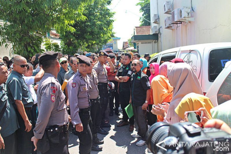 Sempat Dapat Perlawanan, PN Surakarta Eksekusi Rumah Warga