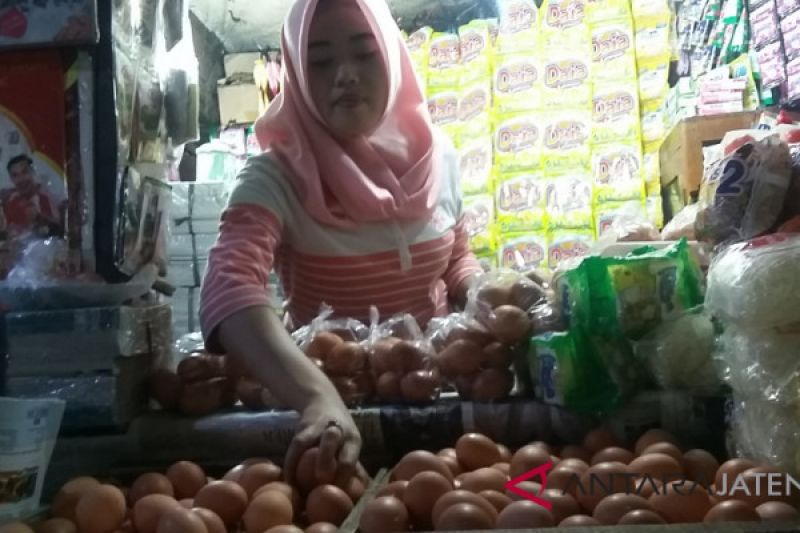 Harga daging ayam dan telur kembali merangkak naik