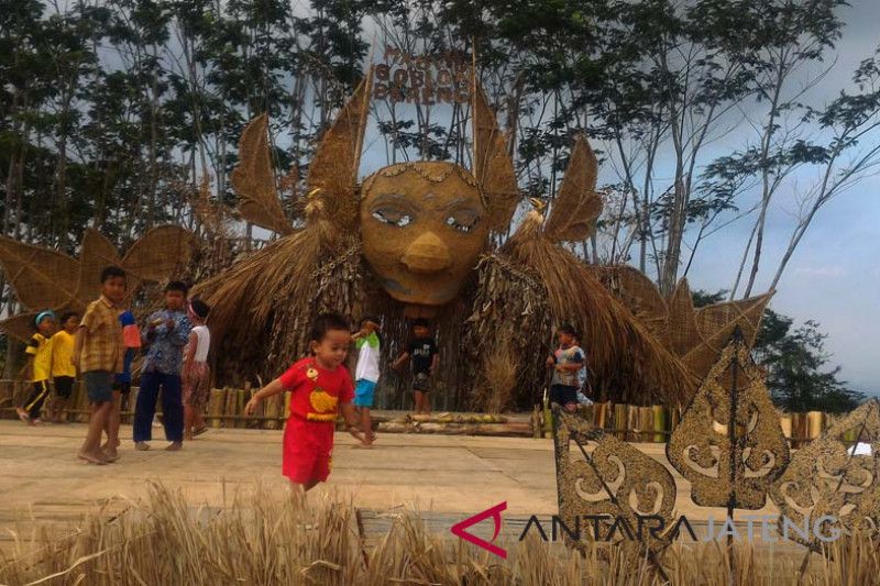 Pemilik prerogatif Festival Lima Gunung itu
