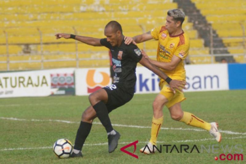 Aksi suporter lempar kursi, Sriwijaya FC kembali jalani laga