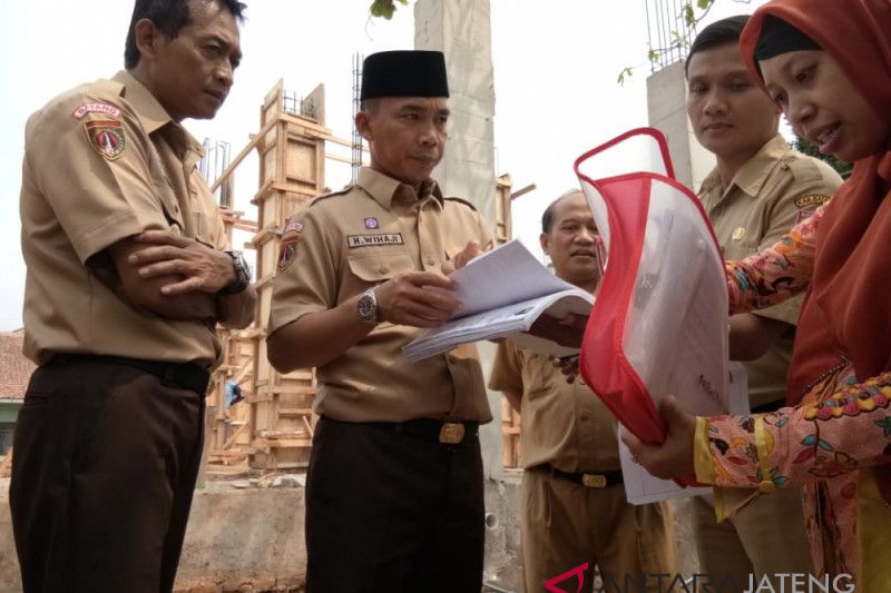 Bupati Batang sidak proyek pembangunan bernilai miliaran rupiah