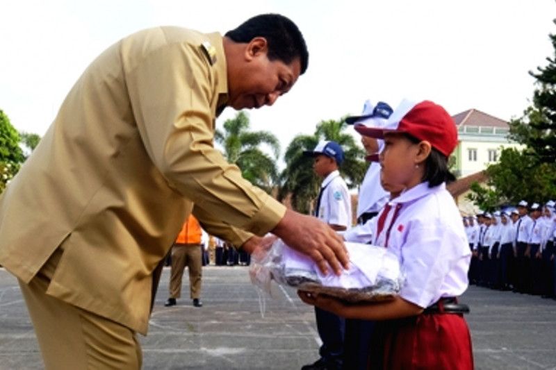 5.863 siswa SD dan SMP Kota Magelang terima seragam gratis
