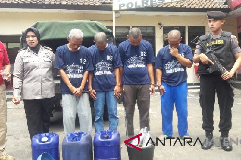 Polisi Temanggung bongkar penipu takaran minyak goreng