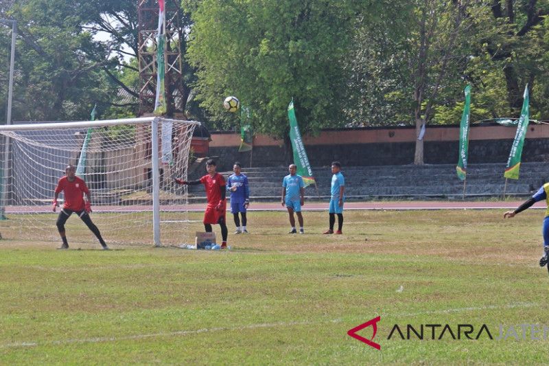 Persis butuh satu poin untuk lolos delapan besar
