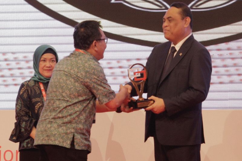 Semarang raih penghargaan pengelola laporan masyarakat terbaik