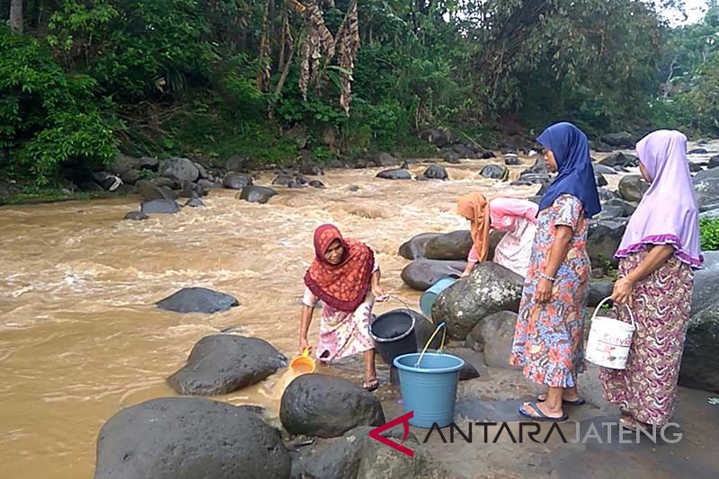 Sungai Prukut kembali keruh, warga kesulitan air (VIDEO)