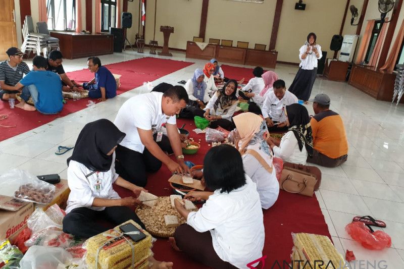 Banjir Genuk Semarang tambah parah, camat dirikan dapur umum