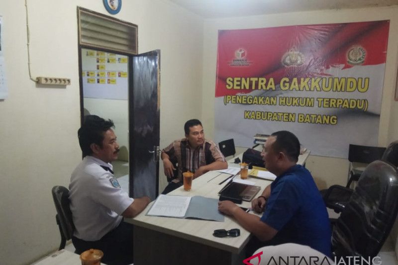 Bawaslu Batang bakal lucuti stiker politik di angkutan umum