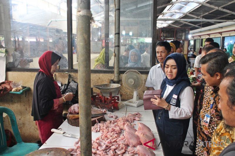 Harga kebutuhan pokok di Solo stabil jelang Natal