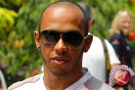 Hebat, Lewis Hamilton posisi terdepan balapan F1 di Singapura