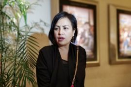 Anak Cynthia Lamusu terpaksa harus kenakan kacamata