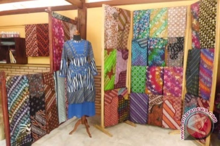 Disperindagkop : batik dan makanan olahan produk terlaris 