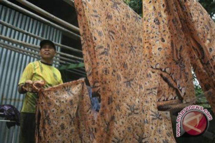 Batik warna alam solusi masalah lingkungan - ANTARA News 