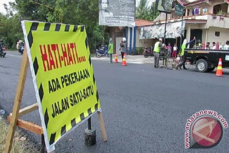 Dishubkominfo perbaikan jalan  dihentikan jelang lebaran 