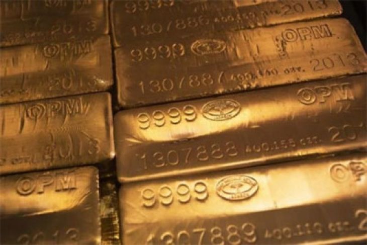Harga emas turun tipis