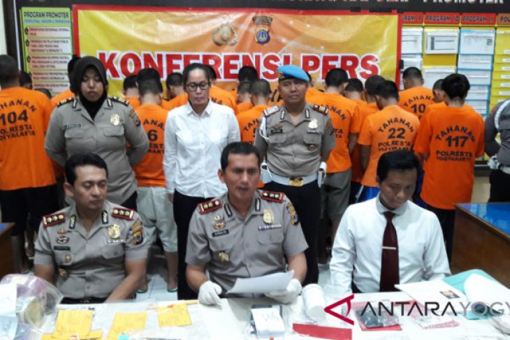 Polisi tangkap empat pengedar