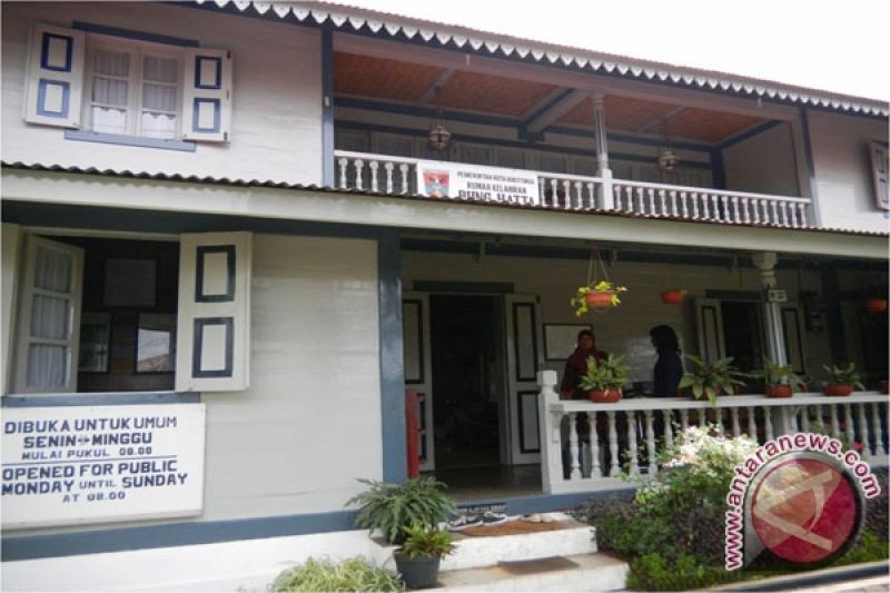 Rumah Bung Hatta Banyak Dikunjungi Wisatawan Belanda Antara News Rumah Bung Hatta Banyak Dikunjungi Wisatawan Belanda