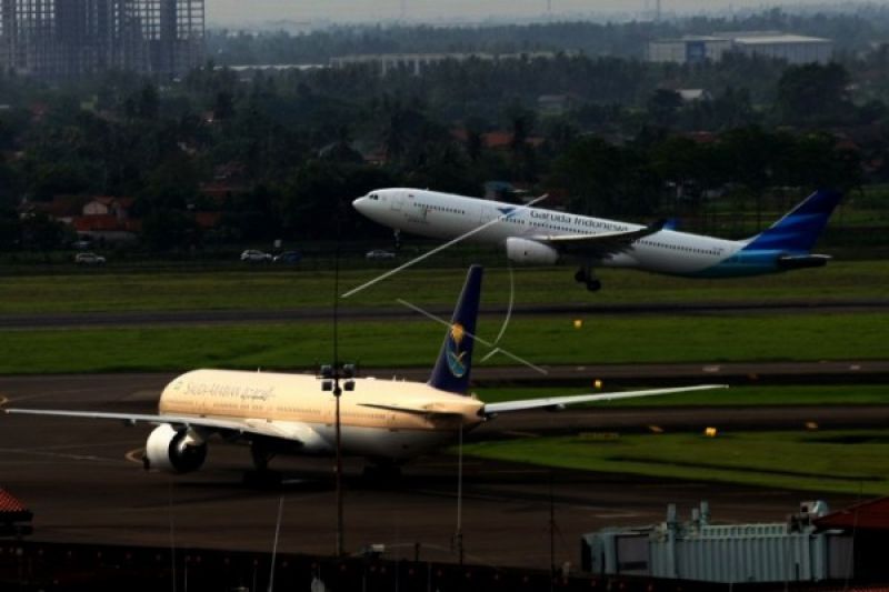 Mewarnai Pesawat Garuda Indonesia - Kumpulan Gambar Menarik