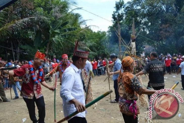 Suku Dayak Lawangan Bawo Adakan Ritual Buntang Adat Leluhur ANTARA News Kalimantan Tengah