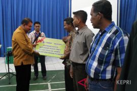 PT Timah beri bantuan perlengkapan nelayan