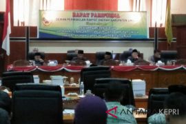 Paripurna berakhir kericuhan karena Bupati tidak hadir