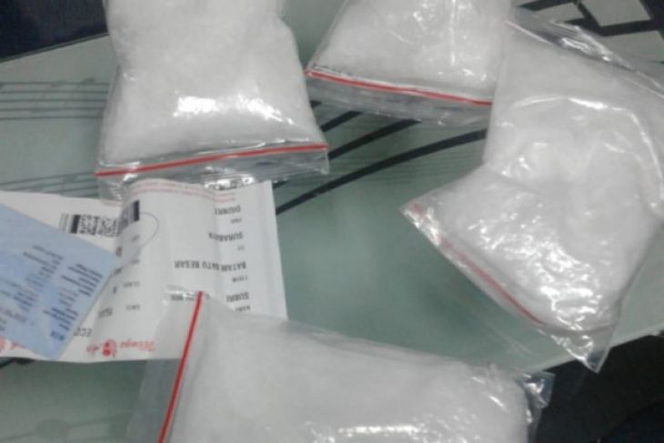 Empat pria bawa sabu diamankan di Hang Nadim