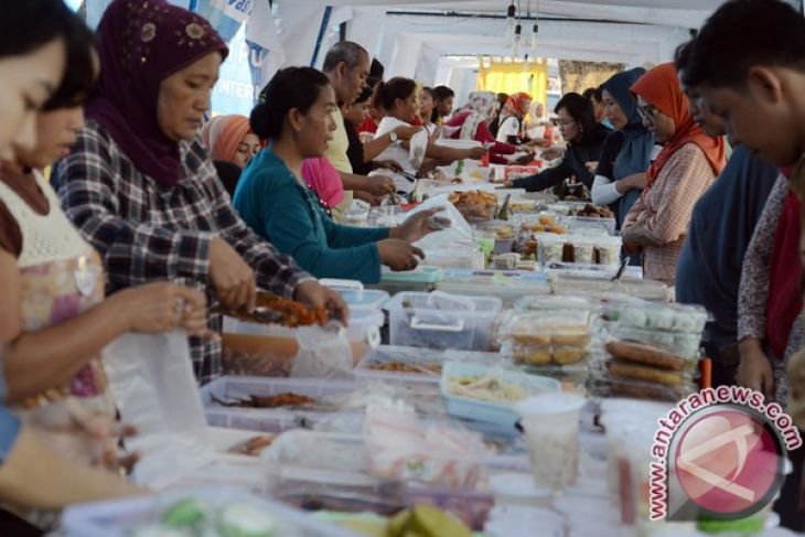 YLKI ajak masyarakat teliti pilih takjil