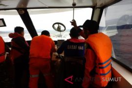 Cuaca buruk diduga penyebab kapal angkut 100 orang tenggelam di Danau Toba