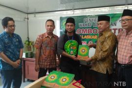 Yayasan LPS serahkan 1.584 wakaf Quran