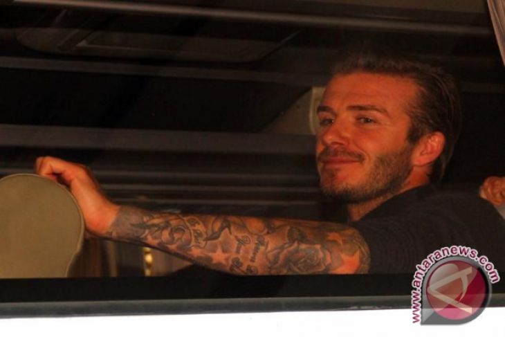 Keluarga Beckham bermain bersama anak-anak Sumba