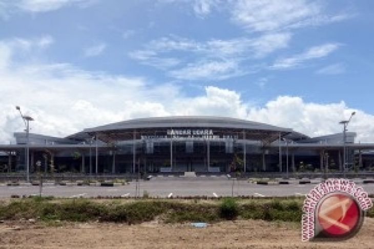 Areal Taman Bandara Mutiara Palu Ditanami Pohon - ANTARA 