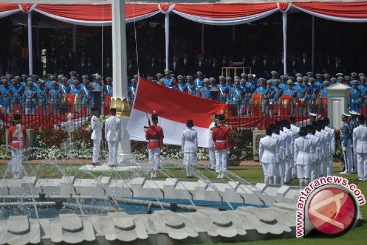 Warga padati sekitar Istana Merdeka demi "detik-detik 