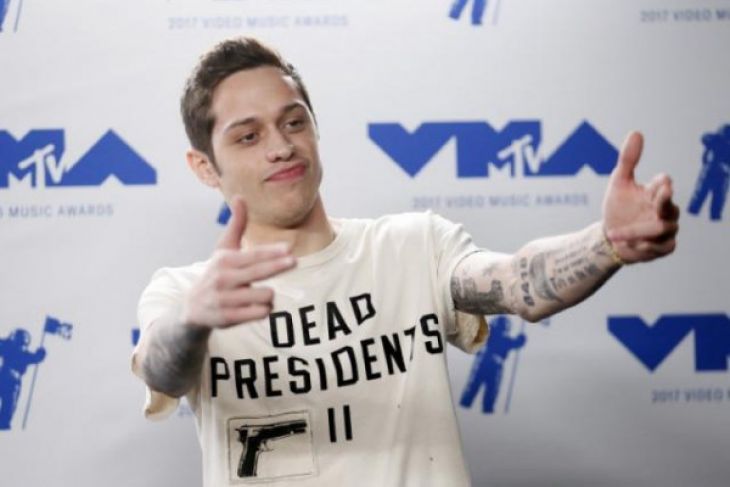Penyanyi Ariana Grande-Pete Davidson bertunangan