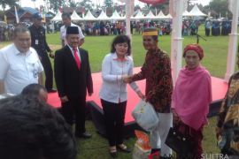 BUMN Hadir: PT Inalum-Antam bagi paket sembako veteran
