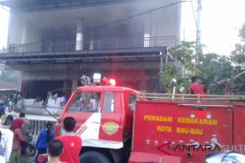 Terbakar, ruko tiga lantai di Baubau