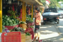 Stabil, harga buah-buahan di Kendari