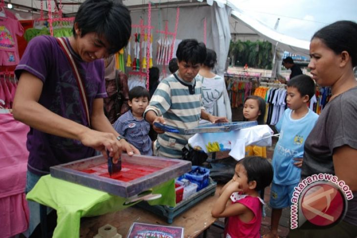 Baju sablon anak laris manis ANTARA News Sumatera Selatan